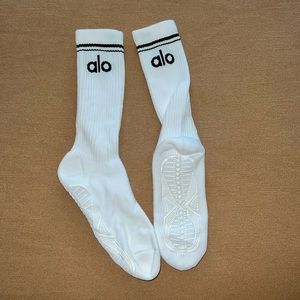 New Alo barre/pilates half-crew socks